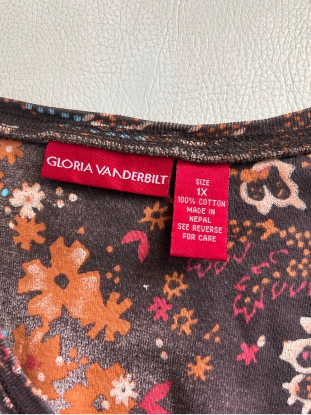 Gloria Vanderbilt Brown Tee with Burgundy Floral Appliqué - Picture 5 of 5